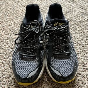 Men’s ASICS Gray & Black Running Shoes with Yellow Accents